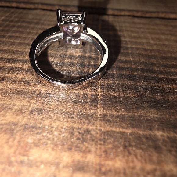 Elegant Silver .925 and Pink Gemstone Ring - Picture 4 of 7